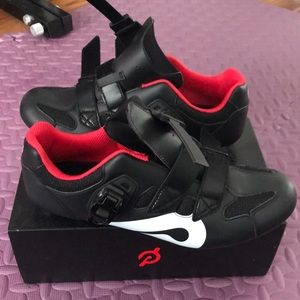 Peloton cycling shoes Size 43.  Excellent condition (Women 11/Men 9.5)